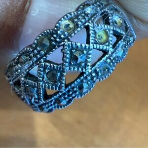 Elegant Silver Filigree Ring